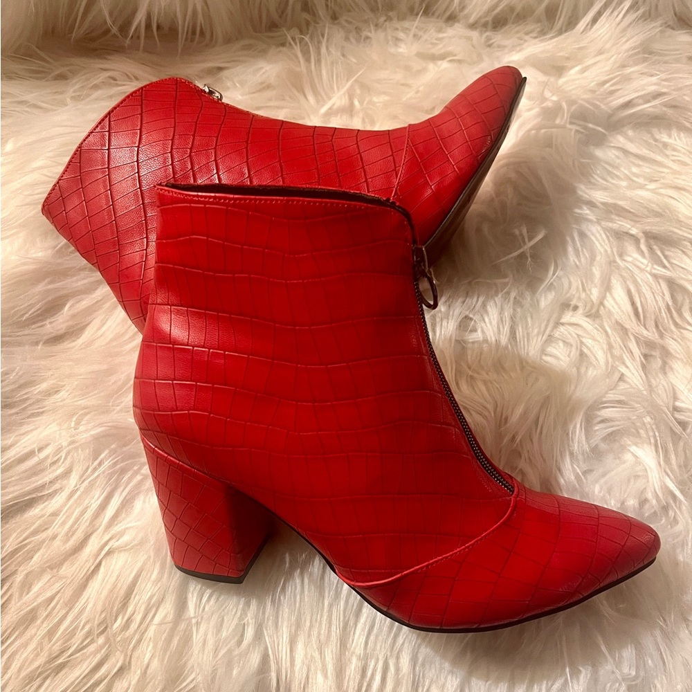 Marc Fisher Lezari Heeled Western Bootie Red Croco 8
